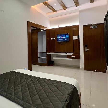 Le Hotel Host Tiruchirappalli Екстер'єр фото