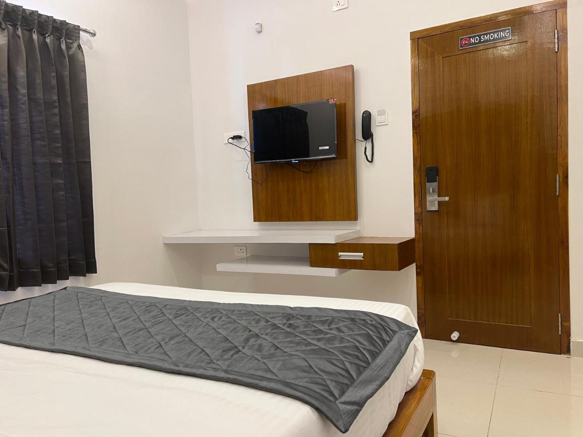 Le Hotel Host Tiruchirappalli Екстер'єр фото